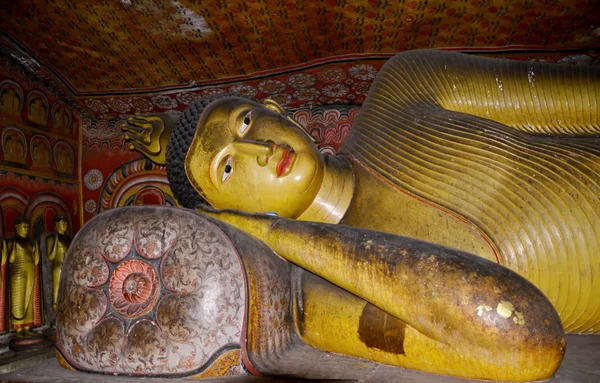 Buddha-statuett i huletemplet i Dambulla Sri Lanka – stockfoto