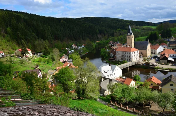 Dorf Rožmberk- Rosenberg mit Burgblick und Umgebung - Südböhmen — Stockfoto