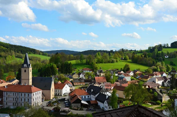 Villaggio Roascar mberk- Rosenberg con vista sul castello e dintorni - Boemia meridionale — Foto Stock