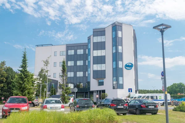 Gdansk, Polonya - 7 Temmuz 2021 Intel Corporation kampüs binası. Intel Corporation, Amerikan çok uluslu bir teknoloji şirketidir..
