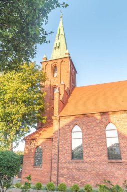 Kuznica, Polonya - 20 Temmuz 2021: Padua Kilisesi Aziz Anthony Kulesi. Kuznica, Polonya 'nın popüler sahil beldesidir..