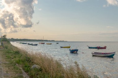 Chalupy, Polonya - 21 Temmuz 2021: Chalupy limanında balıkçı tekneleri.