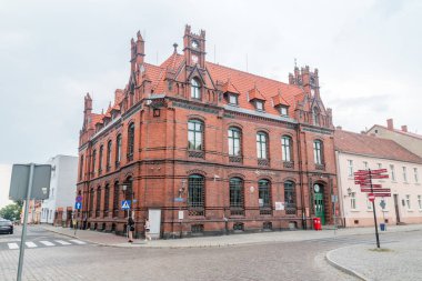 Chelmno, Polonya - 25 Temmuz 2021: Bulutlu bir günde postane.