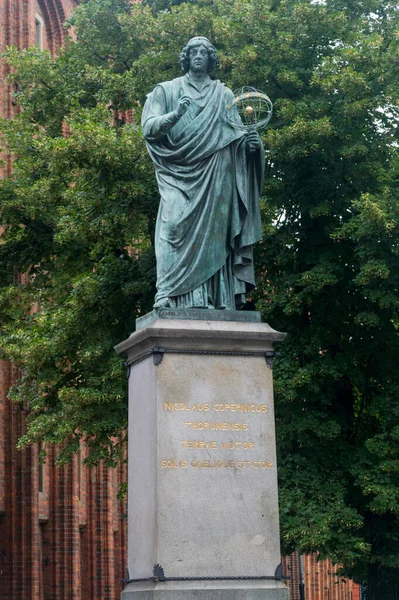 Denkmal Des Berühmten Astronomen Nikolaus Kopernikus Der Altstadt Von Torun — Stockfoto