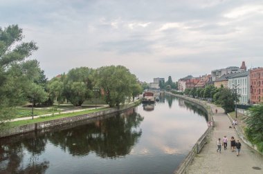 Bydgoszcz, Polonya - 25 Temmuz 2021: Brda Nehri manzarası.