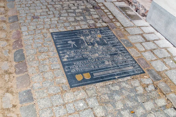 2021年7月26日 波兰托伦 献给托伦波德穆尔纳大街上的电影 宁静的太阳年 的广场 — 图库照片