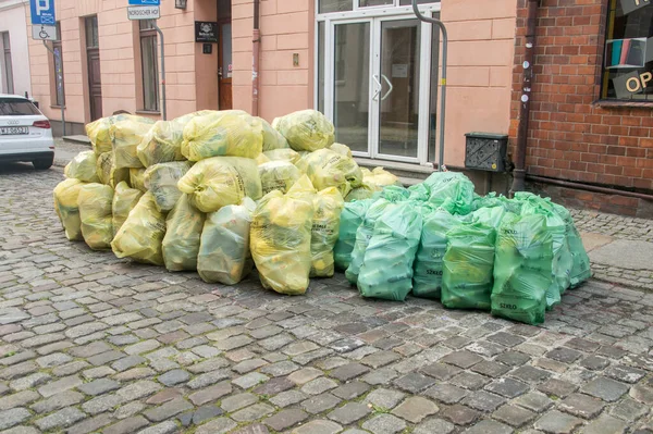 Torun Polen Juli 2021 Plastic Zakken Met Gescheiden Vuilnis Straat Stockafbeelding