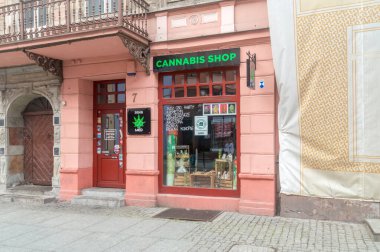 Torun, Polonya - 26 Temmuz 2021: Kenevir dükkanı manzarası.