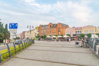 Malbork, Polonya - 26 Temmuz 2021: Kazimierz Jagiellonczyk Meydanı.