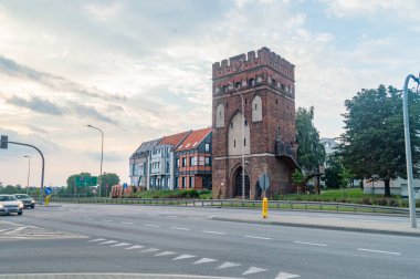 Malbork, Polonya - 26 Temmuz 2021: Malbork Mariacka Kapısı.