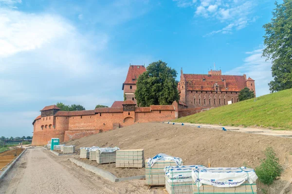 Hrad Malbork Při Rekonstrukci Chodníku Řeky Nogat — Stock fotografie