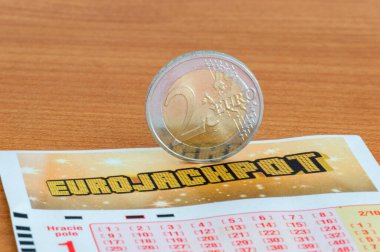 Pruszcz Gdanski, Polonya - 29 Temmuz 2021: Euro JackPot 'a 2 Euro Piyango bileti.