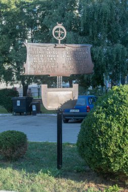 Gdynia, Polonya - 1 Ağustos 2021: Kalıcı Yardım Leydimizin Katolik liman kilisesinin kurtarıcı babaları Roma hakkında bilgi.