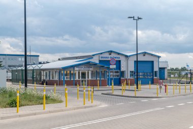 Gdansk, Polonya - 4 Ağustos 2021: Lech Walesa Havaalanı GDN giriş kapısı.