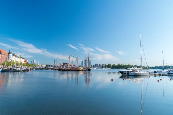 Helsinki Finlandiya Ağustos 2021 Pohjoisranta Caddesi Yakınlarındaki Gemiler Tekneler Yatlar — Stok fotoğraf