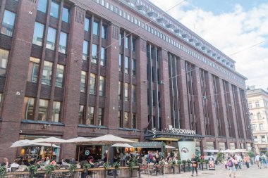 Helsinki, Finlandiya - 5 Ağustos 2021: Stockmann Alışveriş Merkezi.