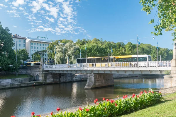 2021年8月6日 芬兰图尔库 横跨奥拉霍基河的桥梁 — 图库照片