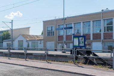 Turku, Finlandiya - 6 Ağustos 2021: Turku Limanı 'ndaki tren istasyonu.