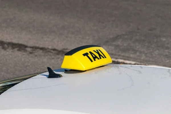 Κίτρινο Ταξί Σημείου Οροφής Αυτοκινήτων — Φωτογραφία Αρχείου