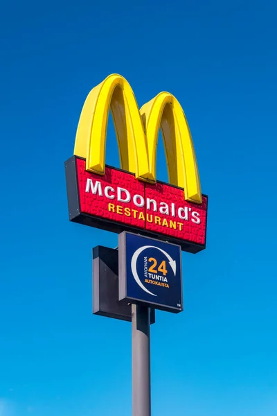 McDonald’s Faces Sales Slump Amid Economic Pressures but Banks on New Strategies