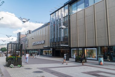 Turku, Finlandiya - 6 Ağustos 2021: Turku 'daki Stockmann mağazası.