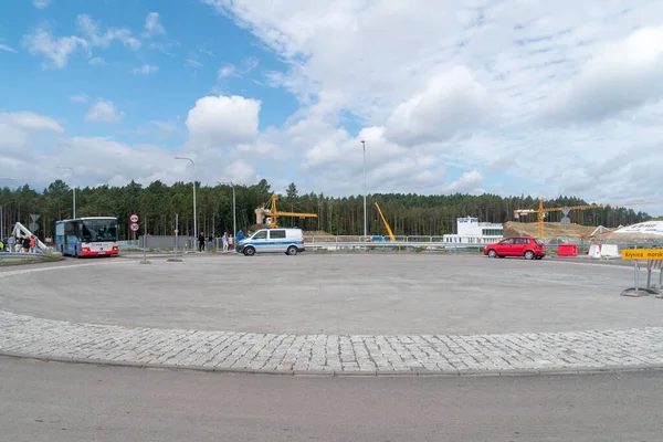 Skowronki, Polonya - 17 Ağustos 2021: İnşaat sırasında Vistula Spit kanalı yakınlarında döner kavşak.