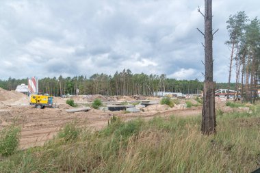 Skowronki, Polonya - 17 Ağustos 2021: İnşaat sırasında Vistula Spit kanalı.