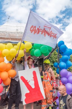 Gdansk, Polonya - 21 Ağustos 2021: Jana Szostak Tricity Equality March üzerine. Eşitlik yürüyüşü, LGBTQ toplumu için daha iyi hak ve eşitlik talepleri.