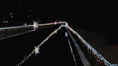 Gece Radunia Kanalı 'nda Noel süslemesi.