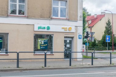 Çzew, Polonya - 26 Ağustos 2021: Artı ve Polsat Kutu Mağazası.