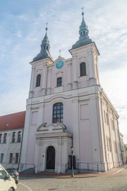 Chojnice, Polonya - 22 Eylül 2021: Kutsanmış Bakire Meryem Kilisesi.