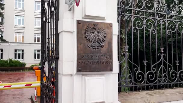 Βαρσοβία Πολωνία Δεκεμβρίου 2021 Έμβλημα Του Υπουργείου Δικαιοσύνης Της Δημοκρατίας — Αρχείο Βίντεο