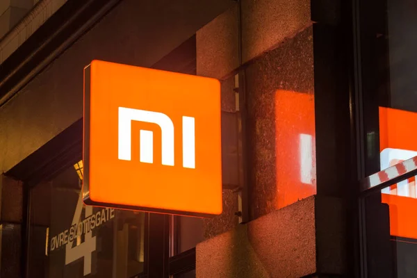 Oslo Norway September 2021 Logo Xiaomi Retail Store Night Xiaomi — Stock Photo, Image