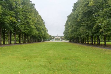 Oslo, Norveç - 24 Eylül 2021: Bulutlu bir günde Frogner Park (Norveççe: Frognerparken).