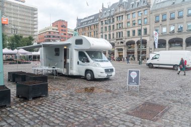 Oslo, Norveç - 24 Eylül 2021: COVID-19 test noktası.