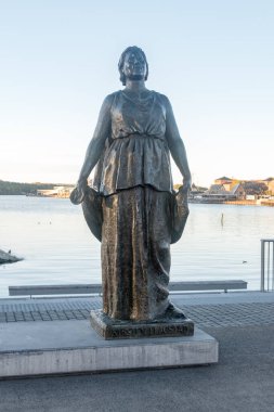 Oslo, Norveç - 25 Eylül 2021 Kirsten Flagstad heykeli. Kirsten Malfrid Flagstad Norveçli bir opera şarkıcısı ve çok saygı duyulan bir Wagner sopranosuydu..