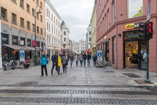 Oslo Noruega Septiembre 2021 Gente Caminando Por Famosa Calle Karl — Foto de Stock