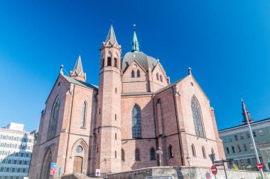 Oslo, Norveç - 25 Eylül 2021: Trinity Kilisesi (Norveççe: Trefoldighetskirken), Hammersborg Mahallesi 'ndeki kilise.