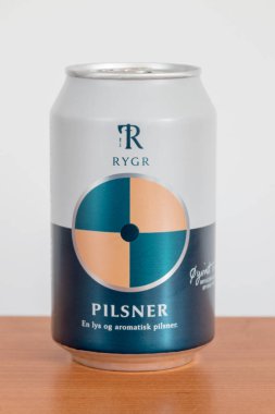 Pruszcz Gdanski, Polonya - 27 Eylül 2021: RYGR Pilsner birası.