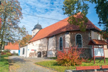 Olsztynek, Polonya - 3 Ekim 2021: Halk Mimarlık Müzesi, Sergi Salonu, Mrongowiusz Evi.