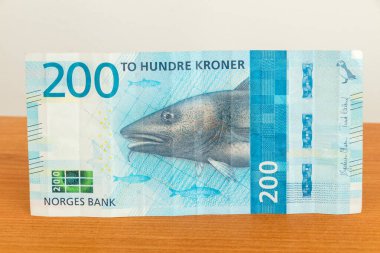 Norveç 'in 200 kron banknotunu izleyin. Morina balıklı banknot.