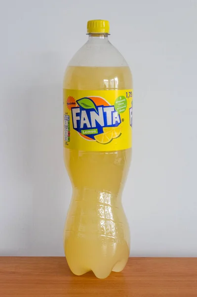 Pruszcz Gdanski Pologne Janvier 2022 Bouteille Boisson Gazeuse Fanta Lemon — Photo