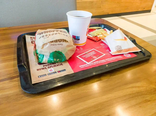 Witramowo Polsko Listopadu 2021 Jídlo Burger King Dřevěném Stole Pití — Stock fotografie