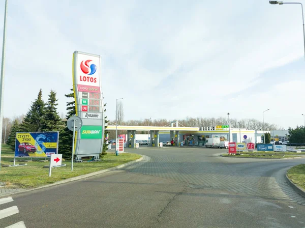 Pruszcz Gdanski Polônia Fevereiro 2022 Posto Gasolina Lotos — Fotografia de Stock