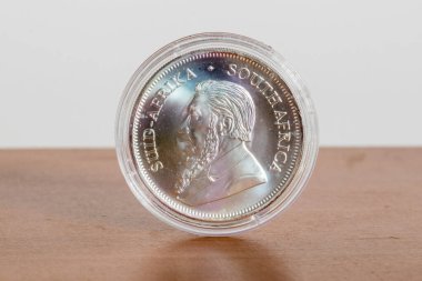 1 ons gümüş Güney Afrika Krugerrand parası.