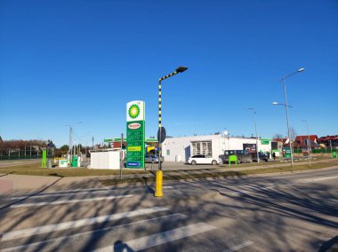 Pruszcz Gdanski, Polonya - 27 Şubat 2022: BP benzin istasyonu.