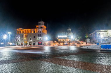 Kutaisi, Gürcistan - 17 Mart 2022: Kutaisi 'nin merkez meydanı.