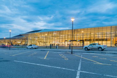 Zeda Bashi, Georgia - 19 Mart 2022: Kutaisi Uluslararası Havalimanı (IATA: KUT, ICAO: UGKO) İnşaatçı Kutaisi Uluslararası Havalimanı olarak da bilinir..