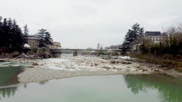 Kutaisi Gruzja Marca 2022 Leć Przez Rzekę Rion Białego Mostu — Wideo stockowe