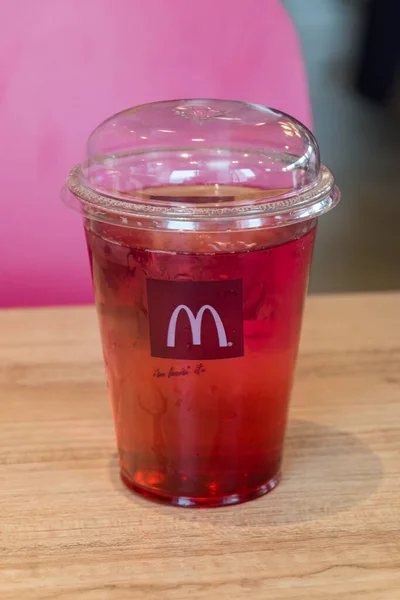 Kutaisi Georgia Marzo 2022 Mcdonald Cherry Lemonade —  Fotos de Stock